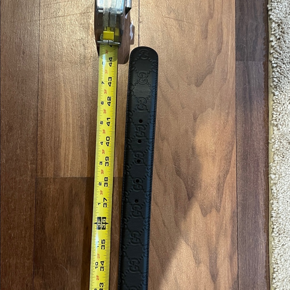 Gucci Authentic Black Embossed Belt with Gold Logo Buckle size 100 - Picture 8 of 9
